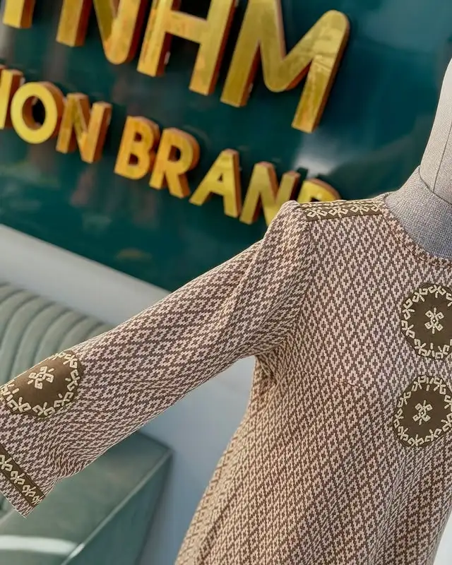 Türkmen fasonlar pombarh fasonlar Fasonlar 2025 fasonlar fason moda modalar Bezen bezen Türkmen fasonlar 2026 Türkmen fasonlar 2025 Türkmen fasonlar 2024 Türkmen fasonlar 2023 turkmenistan türkmenistan turkmen türkmen ashgabat  asgabat aşgabat balkan mary lebap dashoguz dasoguz daşoguz pombarh ponbarhat gulyupek gülýüpek stapel ştapel Gralan Çüýdeşen Abaýa Gadymy Krep Gurultaý 	Keteni Ýüpek Şifon Gipýur Lyon Welwet Atlas Kaşemir Streýç Suzana Ştapel Gülýüpek Pombarh Ýupka Gursakça Aksesuarlar Palto Penjek Okuw eşik Fata Sport eşik Uniforma Nakidka Öýme Şarf kompýuter ýaka ýaglyk Arenda köýnek 2nji el köýnek Taýyn köýnek Matalar Milli lybas milli lybaslar Toý köýnek Toý köýnekler toy koynek toy koynekler gundelik koynekler Gündelik	 
 köýnekler fata koynek Modern taze fason Eskiz koynektm turkmenkoynek türkmenkoynek fason moda moda fasonlar Iş eşik el iş	sada	ýakaly ýakasyz	keşdeli biserli	ýeňli giň nagyşly ýüregi açyk stoýka ýaka ýanly kombinasiýa 	zerli üsti aşak guşakly seçekli gysga ýeňli Lyon Gündelik el iş, ýakasyz, ýeňli, giň, nagyşly 17-25, 26-35 Bežewyý yaz, guyz Taýyn köýnek