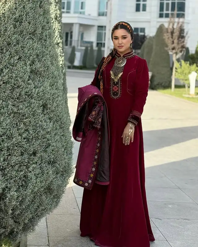 Türkmen fasonlar pombarh fasonlar Fasonlar 2025 fasonlar fason moda modalar Bezen bezen Türkmen fasonlar 2026 Türkmen fasonlar 2025 Türkmen fasonlar 2024 Türkmen fasonlar 2023 turkmenistan türkmenistan turkmen türkmen ashgabat  asgabat aşgabat balkan mary lebap dashoguz dasoguz daşoguz pombarh ponbarhat gulyupek gülýüpek stapel ştapel Gralan Çüýdeşen Abaýa Gadymy Krep Gurultaý 	Keteni Ýüpek Şifon Gipýur Lyon Welwet Atlas Kaşemir Streýç Suzana Ştapel Gülýüpek Pombarh Ýupka Gursakça Aksesuarlar Palto Penjek Okuw eşik Fata Sport eşik Uniforma Nakidka Öýme Şarf kompýuter ýaka ýaglyk Arenda köýnek 2nji el köýnek Taýyn köýnek Matalar Milli lybas milli lybaslar Toý köýnek Toý köýnekler toy koynek toy koynekler gundelik koynekler Gündelik	 
 köýnekler fata koynek Modern taze fason Eskiz koynektm turkmenkoynek türkmenkoynek fason moda moda fasonlar Iş eşik el iş	sada	ýakaly ýakasyz	keşdeli biserli	ýeňli giň nagyşly ýüregi açyk stoýka ýaka ýanly kombinasiýa 	zerli üsti aşak guşakly seçekli gysga ýeňli Panbarhat (Pombarh) Toý köýnek, Milli lybas el iş, keşdeli, ýakaly, ýanly, ýeňli, giň, nagyşly 26-35 Goýy-gyzyl
