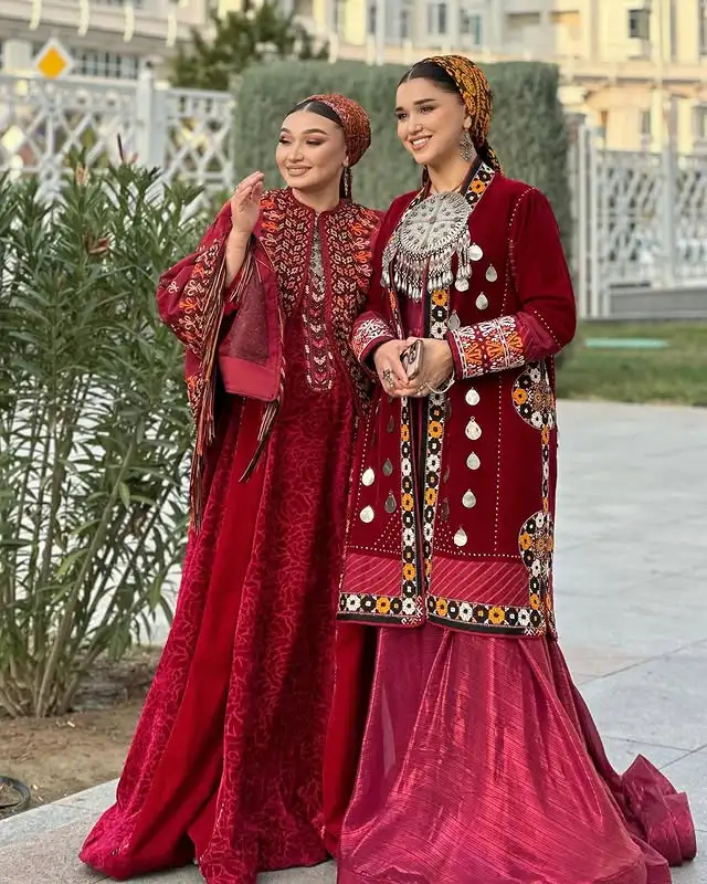 Türkmen fasonlar pombarh fasonlar Fasonlar 2025 fasonlar fason moda modalar Bezen bezen Türkmen fasonlar 2026 Türkmen fasonlar 2025 Türkmen fasonlar 2024 Türkmen fasonlar 2023 turkmenistan türkmenistan turkmen türkmen ashgabat  asgabat aşgabat balkan mary lebap dashoguz dasoguz daşoguz pombarh ponbarhat gulyupek gülýüpek stapel ştapel Gralan Çüýdeşen Abaýa Gadymy Krep Gurultaý 	Keteni Ýüpek Şifon Gipýur Lyon Welwet Atlas Kaşemir Streýç Suzana Ştapel Gülýüpek Pombarh Ýupka Gursakça Aksesuarlar Palto Penjek Okuw eşik Fata Sport eşik Uniforma Nakidka Öýme Şarf kompýuter ýaka ýaglyk Arenda köýnek 2nji el köýnek Taýyn köýnek Matalar Milli lybas milli lybaslar Toý köýnek Toý köýnekler toy koynek toy koynekler gundelik koynekler Gündelik	 
 köýnekler fata koynek Modern taze fason Eskiz koynektm turkmenkoynek türkmenkoynek fason moda moda fasonlar Iş eşik el iş	sada	ýakaly ýakasyz	keşdeli biserli	ýeňli giň nagyşly ýüregi açyk stoýka ýaka ýanly kombinasiýa 	zerli üsti aşak guşakly seçekli gysga ýeňli Panbarhat (Pombarh), Gadymy, Ýüpek, Keteni Milli lybas el iş, keşdeli, ýakaly, ýeňli, giň, kombinasiýa, nagyşly 26-35, 35+ Gülgüne, Gyzyl yaz, gysh