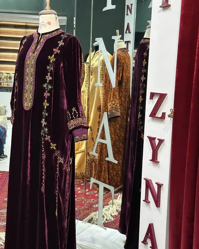 Türkmen fasonlar pombarh fasonlar Fasonlar 2025 fasonlar fason moda modalar Bezen bezen Türkmen fasonlar 2026 Türkmen fasonlar 2025 Türkmen fasonlar 2024 Türkmen fasonlar 2023 turkmenistan türkmenistan turkmen türkmen ashgabat  asgabat aşgabat balkan mary lebap dashoguz dasoguz daşoguz pombarh ponbarhat gulyupek gülýüpek stapel ştapel Gralan Çüýdeşen Abaýa Gadymy Krep Gurultaý 	Keteni Ýüpek Şifon Gipýur Lyon Welwet Atlas Kaşemir Streýç Suzana Ştapel Gülýüpek Pombarh Ýupka Gursakça Aksesuarlar Palto Penjek Okuw eşik Fata Sport eşik Uniforma Nakidka Öýme Şarf kompýuter ýaka ýaglyk Arenda köýnek 2nji el köýnek Taýyn köýnek Matalar Milli lybas milli lybaslar Toý köýnek Toý köýnekler toy koynek toy koynekler gundelik koynekler Gündelik	 
 köýnekler fata koynek Modern taze fason Eskiz koynektm turkmenkoynek türkmenkoynek fason moda moda fasonlar Iş eşik el iş	sada	ýakaly ýakasyz	keşdeli biserli	ýeňli giň nagyşly ýüregi açyk stoýka ýaka ýanly kombinasiýa 	zerli üsti aşak guşakly seçekli gysga ýeňli Panbarhat (Pombarh) Toý köýnek el iş, keşdeli, sada, ýakaly, ýeňli, giň, nagyşly 17-25, 26-35, 35+ Goýy-gök, #4B2C75 gysh