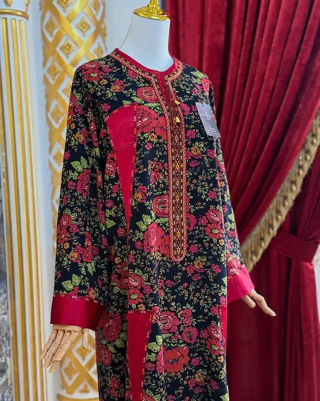 Türkmen fasonlar pombarh fasonlar Fasonlar 2025 fasonlar fason moda modalar Bezen bezen Türkmen fasonlar 2026 Türkmen fasonlar 2025 Türkmen fasonlar 2024 Türkmen fasonlar 2023 turkmenistan türkmenistan turkmen türkmen ashgabat  asgabat aşgabat balkan mary lebap dashoguz dasoguz daşoguz pombarh ponbarhat gulyupek gülýüpek stapel ştapel Gralan Çüýdeşen Abaýa Gadymy Krep Gurultaý 	Keteni Ýüpek Şifon Gipýur Lyon Welwet Atlas Kaşemir Streýç Suzana Ştapel Gülýüpek Pombarh Ýupka Gursakça Aksesuarlar Palto Penjek Okuw eşik Fata Sport eşik Uniforma Nakidka Öýme Şarf kompýuter ýaka ýaglyk Arenda köýnek 2nji el köýnek Taýyn köýnek Matalar Milli lybas milli lybaslar Toý köýnek Toý köýnekler toy koynek toy koynekler gundelik koynekler Gündelik	 
 köýnekler fata koynek Modern taze fason Eskiz koynektm turkmenkoynek türkmenkoynek fason moda moda fasonlar Iş eşik el iş	sada	ýakaly ýakasyz	keşdeli biserli	ýeňli giň nagyşly ýüregi açyk stoýka ýaka ýanly kombinasiýa 	zerli üsti aşak guşakly seçekli gysga ýeňli Atlas, Ştapel Toý köýnek, Gündelik el iş, ýakaly, ýeňli, giň, kombinasiýa 17-25, 26-35, 35+ Gara, Gyzyl yaz, tomus Taýyn köýnek