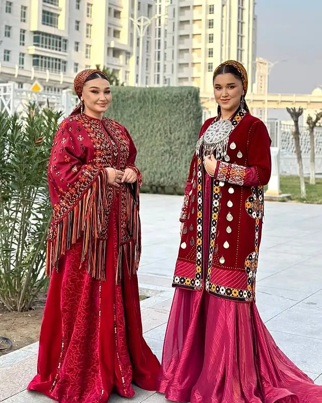 Türkmen fasonlar pombarh fasonlar Fasonlar 2025 fasonlar fason moda modalar Bezen bezen Türkmen fasonlar 2026 Türkmen fasonlar 2025 Türkmen fasonlar 2024 Türkmen fasonlar 2023 turkmenistan türkmenistan turkmen türkmen ashgabat  asgabat aşgabat balkan mary lebap dashoguz dasoguz daşoguz pombarh ponbarhat gulyupek gülýüpek stapel ştapel Gralan Çüýdeşen Abaýa Gadymy Krep Gurultaý 	Keteni Ýüpek Şifon Gipýur Lyon Welwet Atlas Kaşemir Streýç Suzana Ştapel Gülýüpek Pombarh Ýupka Gursakça Aksesuarlar Palto Penjek Okuw eşik Fata Sport eşik Uniforma Nakidka Öýme Şarf kompýuter ýaka ýaglyk Arenda köýnek 2nji el köýnek Taýyn köýnek Matalar Milli lybas milli lybaslar Toý köýnek Toý köýnekler toy koynek toy koynekler gundelik koynekler Gündelik	 
 köýnekler fata koynek Modern taze fason Eskiz koynektm turkmenkoynek türkmenkoynek fason moda moda fasonlar Iş eşik el iş	sada	ýakaly ýakasyz	keşdeli biserli	ýeňli giň nagyşly ýüregi açyk stoýka ýaka ýanly kombinasiýa 	zerli üsti aşak guşakly seçekli gysga ýeňli Panbarhat (Pombarh), Gadymy, Ýüpek, Keteni Milli lybas el iş, keşdeli, ýakaly, ýeňli, giň, kombinasiýa, nagyşly 26-35, 35+ Gülgüne, Gyzyl yaz, gysh