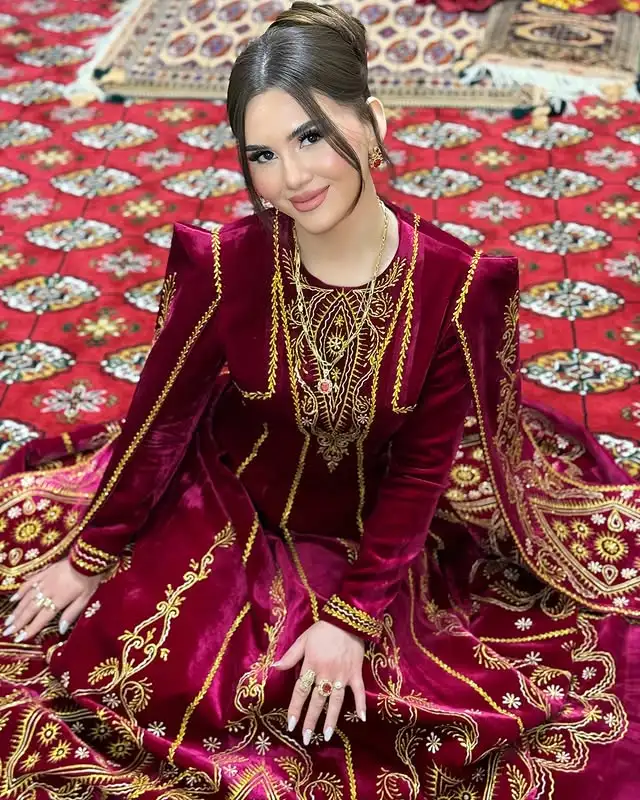 Türkmen fasonlar pombarh fasonlar Fasonlar 2025 fasonlar fason moda modalar Bezen bezen Türkmen fasonlar 2026 Türkmen fasonlar 2025 Türkmen fasonlar 2024 Türkmen fasonlar 2023 turkmenistan türkmenistan turkmen türkmen ashgabat  asgabat aşgabat balkan mary lebap dashoguz dasoguz daşoguz pombarh ponbarhat gulyupek gülýüpek stapel ştapel Gralan Çüýdeşen Abaýa Gadymy Krep Gurultaý 	Keteni Ýüpek Şifon Gipýur Lyon Welwet Atlas Kaşemir Streýç Suzana Ştapel Gülýüpek Pombarh Ýupka Gursakça Aksesuarlar Palto Penjek Okuw eşik Fata Sport eşik Uniforma Nakidka Öýme Şarf kompýuter ýaka ýaglyk Arenda köýnek 2nji el köýnek Taýyn köýnek Matalar Milli lybas milli lybaslar Toý köýnek Toý köýnekler toy koynek toy koynekler gundelik koynekler Gündelik	 
 köýnekler fata koynek Modern taze fason Eskiz koynektm turkmenkoynek türkmenkoynek fason moda moda fasonlar Iş eşik el iş	sada	ýakaly ýakasyz	keşdeli biserli	ýeňli giň nagyşly ýüregi açyk stoýka ýaka ýanly kombinasiýa 	zerli üsti aşak guşakly seçekli gysga ýeňli Panbarhat (Pombarh) Toý köýnek el iş, keşdeli, ýakasyz, ýanly, ýeňli, giň, nagyşly 17-25, 26-35 Goýy-gyzyl yaz, tomus, guyz