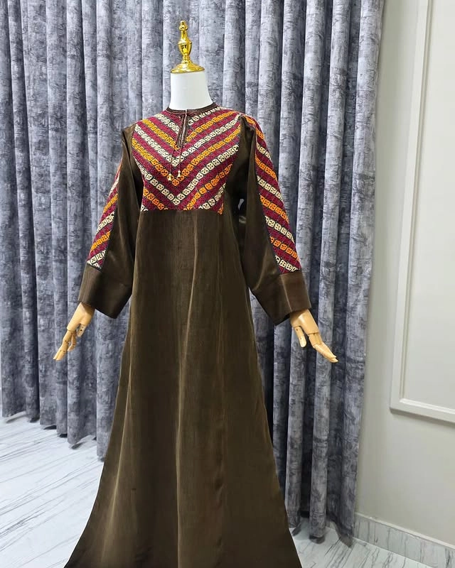 Türkmen fasonlar pombarh fasonlar Fasonlar 2025 fasonlar fason moda modalar Bezen bezen Türkmen fasonlar 2026 Türkmen fasonlar 2025 Türkmen fasonlar 2024 Türkmen fasonlar 2023 turkmenistan türkmenistan turkmen türkmen ashgabat  asgabat aşgabat balkan mary lebap dashoguz dasoguz daşoguz pombarh ponbarhat gulyupek gülýüpek stapel ştapel Gralan Çüýdeşen Abaýa Gadymy Krep Gurultaý 	Keteni Ýüpek Şifon Gipýur Lyon Welwet Atlas Kaşemir Streýç Suzana Ştapel Gülýüpek Pombarh Ýupka Gursakça Aksesuarlar Palto Penjek Okuw eşik Fata Sport eşik Uniforma Nakidka Öýme Şarf kompýuter ýaka ýaglyk Arenda köýnek 2nji el köýnek Taýyn köýnek Matalar Milli lybas milli lybaslar Toý köýnek Toý köýnekler toy koynek toy koynekler gundelik koynekler Gündelik	 
 köýnekler fata koynek Modern taze fason Eskiz koynektm turkmenkoynek türkmenkoynek fason moda moda fasonlar Iş eşik el iş	sada	ýakaly ýakasyz	keşdeli biserli	ýeňli giň nagyşly ýüregi açyk stoýka ýaka ýanly kombinasiýa 	zerli üsti aşak guşakly seçekli gysga ýeňli Gülýüpek Milli lybas el iş, keşdeli, ýeňli, giň 26-35 Goňur yaz, guyz