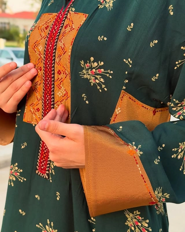 Türkmen fasonlar pombarh fasonlar Fasonlar 2025 fasonlar fason moda modalar Bezen bezen Türkmen fasonlar 2026 Türkmen fasonlar 2025 Türkmen fasonlar 2024 Türkmen fasonlar 2023 turkmenistan türkmenistan turkmen türkmen ashgabat  asgabat aşgabat balkan mary lebap dashoguz dasoguz daşoguz pombarh ponbarhat gulyupek gülýüpek stapel ştapel Gralan Çüýdeşen Abaýa Gadymy Krep Gurultaý 	Keteni Ýüpek Şifon Gipýur Lyon Welwet Atlas Kaşemir Streýç Suzana Ştapel Gülýüpek Pombarh Ýupka Gursakça Aksesuarlar Palto Penjek Okuw eşik Fata Sport eşik Uniforma Nakidka Öýme Şarf kompýuter ýaka ýaglyk Arenda köýnek 2nji el köýnek Taýyn köýnek Matalar Milli lybas milli lybaslar Toý köýnek Toý köýnekler toy koynek toy koynekler gundelik koynekler Gündelik	 
 köýnekler fata koynek Modern taze fason Eskiz koynektm turkmenkoynek türkmenkoynek fason moda moda fasonlar Iş eşik el iş	sada	ýakaly ýakasyz	keşdeli biserli	ýeňli giň nagyşly ýüregi açyk stoýka ýaka ýanly kombinasiýa 	zerli üsti aşak guşakly seçekli gysga ýeňli Ştapel Gündelik, Iş eşik ýakaly, ýeňli, giň 26-35 Gara, Goýy-ýaşyl tomus