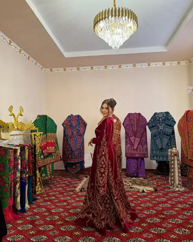 Türkmen fasonlar pombarh fasonlar Fasonlar 2025 fasonlar fason moda modalar Bezen bezen Türkmen fasonlar 2026 Türkmen fasonlar 2025 Türkmen fasonlar 2024 Türkmen fasonlar 2023 turkmenistan türkmenistan turkmen türkmen ashgabat  asgabat aşgabat balkan mary lebap dashoguz dasoguz daşoguz pombarh ponbarhat gulyupek gülýüpek stapel ştapel Gralan Çüýdeşen Abaýa Gadymy Krep Gurultaý 	Keteni Ýüpek Şifon Gipýur Lyon Welwet Atlas Kaşemir Streýç Suzana Ştapel Gülýüpek Pombarh Ýupka Gursakça Aksesuarlar Palto Penjek Okuw eşik Fata Sport eşik Uniforma Nakidka Öýme Şarf kompýuter ýaka ýaglyk Arenda köýnek 2nji el köýnek Taýyn köýnek Matalar Milli lybas milli lybaslar Toý köýnek Toý köýnekler toy koynek toy koynekler gundelik koynekler Gündelik	 
 köýnekler fata koynek Modern taze fason Eskiz koynektm turkmenkoynek türkmenkoynek fason moda moda fasonlar Iş eşik el iş	sada	ýakaly ýakasyz	keşdeli biserli	ýeňli giň nagyşly ýüregi açyk stoýka ýaka ýanly kombinasiýa 	zerli üsti aşak guşakly seçekli gysga ýeňli Panbarhat (Pombarh) Toý köýnek el iş, keşdeli, ýakasyz, ýanly, ýeňli, giň, nagyşly 17-25, 26-35 Goýy-gyzyl yaz, tomus, guyz