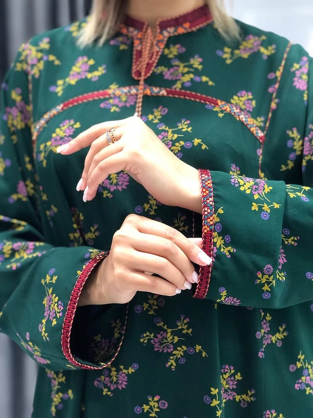 Türkmen fasonlar pombarh fasonlar Fasonlar 2025 fasonlar fason moda modalar Bezen bezen Türkmen fasonlar 2026 Türkmen fasonlar 2025 Türkmen fasonlar 2024 Türkmen fasonlar 2023 turkmenistan türkmenistan turkmen türkmen ashgabat  asgabat aşgabat balkan mary lebap dashoguz dasoguz daşoguz pombarh ponbarhat gulyupek gülýüpek stapel ştapel Gralan Çüýdeşen Abaýa Gadymy Krep Gurultaý 	Keteni Ýüpek Şifon Gipýur Lyon Welwet Atlas Kaşemir Streýç Suzana Ştapel Gülýüpek Pombarh Ýupka Gursakça Aksesuarlar Palto Penjek Okuw eşik Fata Sport eşik Uniforma Nakidka Öýme Şarf kompýuter ýaka ýaglyk Arenda köýnek 2nji el köýnek Taýyn köýnek Matalar Milli lybas milli lybaslar Toý köýnek Toý köýnekler toy koynek toy koynekler gundelik koynekler Gündelik	 
 köýnekler fata koynek Modern taze fason Eskiz koynektm turkmenkoynek türkmenkoynek fason moda moda fasonlar Iş eşik el iş	sada	ýakaly ýakasyz	keşdeli biserli	ýeňli giň nagyşly ýüregi açyk stoýka ýaka ýanly kombinasiýa 	zerli üsti aşak guşakly seçekli gysga ýeňli Ştapel Gündelik, Iş eşik el iş, keşdeli, ýakasyz, ýeňli, giň 17-25, 26-35 Goýy-ýaşyl tomus