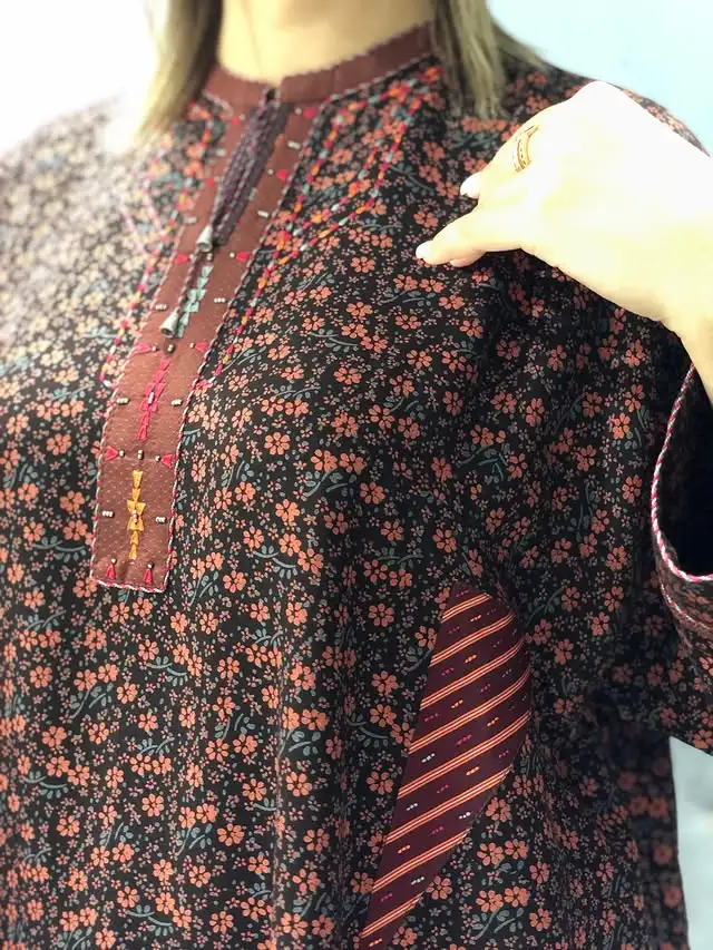 Türkmen fasonlar pombarh fasonlar Fasonlar 2025 fasonlar fason moda modalar Bezen bezen Türkmen fasonlar 2026 Türkmen fasonlar 2025 Türkmen fasonlar 2024 Türkmen fasonlar 2023 turkmenistan türkmenistan turkmen türkmen ashgabat  asgabat aşgabat balkan mary lebap dashoguz dasoguz daşoguz pombarh ponbarhat gulyupek gülýüpek stapel ştapel Gralan Çüýdeşen Abaýa Gadymy Krep Gurultaý 	Keteni Ýüpek Şifon Gipýur Lyon Welwet Atlas Kaşemir Streýç Suzana Ştapel Gülýüpek Pombarh Ýupka Gursakça Aksesuarlar Palto Penjek Okuw eşik Fata Sport eşik Uniforma Nakidka Öýme Şarf kompýuter ýaka ýaglyk Arenda köýnek 2nji el köýnek Taýyn köýnek Matalar Milli lybas milli lybaslar Toý köýnek Toý köýnekler toy koynek toy koynekler gundelik koynekler Gündelik	 
 köýnekler fata koynek Modern taze fason Eskiz koynektm turkmenkoynek türkmenkoynek fason moda moda fasonlar Iş eşik el iş	sada	ýakaly ýakasyz	keşdeli biserli	ýeňli giň nagyşly ýüregi açyk stoýka ýaka ýanly kombinasiýa 	zerli üsti aşak guşakly seçekli gysga ýeňli Ştapel Gündelik el iş, ýakaly, biserli, ýeňli, giň 17-25, 26-35 Gara, Goýy-gyzyl tomus