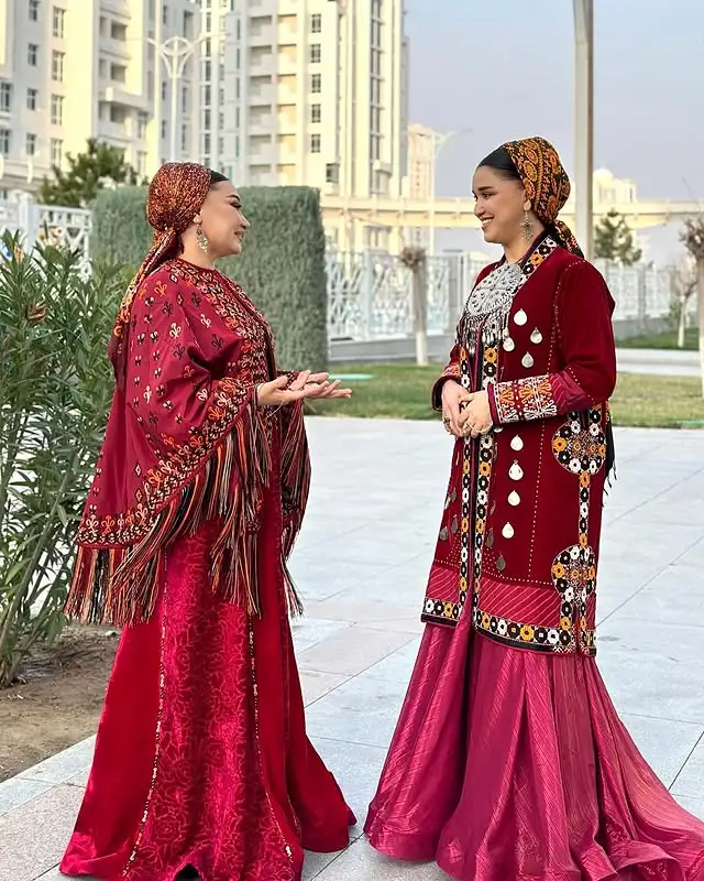 Türkmen fasonlar pombarh fasonlar Fasonlar 2025 fasonlar fason moda modalar Bezen bezen Türkmen fasonlar 2026 Türkmen fasonlar 2025 Türkmen fasonlar 2024 Türkmen fasonlar 2023 turkmenistan türkmenistan turkmen türkmen ashgabat  asgabat aşgabat balkan mary lebap dashoguz dasoguz daşoguz pombarh ponbarhat gulyupek gülýüpek stapel ştapel Gralan Çüýdeşen Abaýa Gadymy Krep Gurultaý 	Keteni Ýüpek Şifon Gipýur Lyon Welwet Atlas Kaşemir Streýç Suzana Ştapel Gülýüpek Pombarh Ýupka Gursakça Aksesuarlar Palto Penjek Okuw eşik Fata Sport eşik Uniforma Nakidka Öýme Şarf kompýuter ýaka ýaglyk Arenda köýnek 2nji el köýnek Taýyn köýnek Matalar Milli lybas milli lybaslar Toý köýnek Toý köýnekler toy koynek toy koynekler gundelik koynekler Gündelik	 
 köýnekler fata koynek Modern taze fason Eskiz koynektm turkmenkoynek türkmenkoynek fason moda moda fasonlar Iş eşik el iş	sada	ýakaly ýakasyz	keşdeli biserli	ýeňli giň nagyşly ýüregi açyk stoýka ýaka ýanly kombinasiýa 	zerli üsti aşak guşakly seçekli gysga ýeňli Panbarhat (Pombarh), Gadymy, Ýüpek, Keteni Milli lybas el iş, keşdeli, ýakaly, ýeňli, giň, kombinasiýa, nagyşly 26-35, 35+ Gülgüne, Gyzyl yaz, gysh