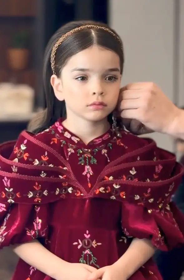 Türkmen fasonlar pombarh fasonlar Fasonlar 2025 fasonlar fason moda modalar Bezen bezen Türkmen fasonlar 2026 Türkmen fasonlar 2025 Türkmen fasonlar 2024 Türkmen fasonlar 2023 turkmenistan türkmenistan turkmen türkmen ashgabat  asgabat aşgabat balkan mary lebap dashoguz dasoguz daşoguz pombarh ponbarhat gulyupek gülýüpek stapel ştapel Gralan Çüýdeşen Abaýa Gadymy Krep Gurultaý 	Keteni Ýüpek Şifon Gipýur Lyon Welwet Atlas Kaşemir Streýç Suzana Ştapel Gülýüpek Pombarh Ýupka Gursakça Aksesuarlar Palto Penjek Okuw eşik Fata Sport eşik Uniforma Nakidka Öýme Şarf kompýuter ýaka ýaglyk Arenda köýnek 2nji el köýnek Taýyn köýnek Matalar Milli lybas milli lybaslar Toý köýnek Toý köýnekler toy koynek toy koynekler gundelik koynekler Gündelik	 
 köýnekler fata koynek Modern taze fason Eskiz koynektm turkmenkoynek türkmenkoynek fason moda moda fasonlar Iş eşik el iş	sada	ýakaly ýakasyz	keşdeli biserli	ýeňli giň nagyşly ýüregi açyk stoýka ýaka ýanly kombinasiýa 	zerli üsti aşak guşakly seçekli gysga ýeňli Panbarhat (Pombarh) Toý köýnek, Milli lybas el iş, keşdeli, ýakasyz, gysga ýeňli, giň, nagyşly -12 Goýy-gyzyl yaz, tomus, guyz