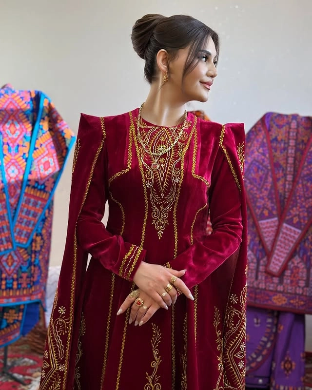 Türkmen fasonlar pombarh fasonlar Fasonlar 2025 fasonlar fason moda modalar Bezen bezen Türkmen fasonlar 2026 Türkmen fasonlar 2025 Türkmen fasonlar 2024 Türkmen fasonlar 2023 turkmenistan türkmenistan turkmen türkmen ashgabat  asgabat aşgabat balkan mary lebap dashoguz dasoguz daşoguz pombarh ponbarhat gulyupek gülýüpek stapel ştapel Gralan Çüýdeşen Abaýa Gadymy Krep Gurultaý 	Keteni Ýüpek Şifon Gipýur Lyon Welwet Atlas Kaşemir Streýç Suzana Ştapel Gülýüpek Pombarh Ýupka Gursakça Aksesuarlar Palto Penjek Okuw eşik Fata Sport eşik Uniforma Nakidka Öýme Şarf kompýuter ýaka ýaglyk Arenda köýnek 2nji el köýnek Taýyn köýnek Matalar Milli lybas milli lybaslar Toý köýnek Toý köýnekler toy koynek toy koynekler gundelik koynekler Gündelik	 
 köýnekler fata koynek Modern taze fason Eskiz koynektm turkmenkoynek türkmenkoynek fason moda moda fasonlar Iş eşik el iş	sada	ýakaly ýakasyz	keşdeli biserli	ýeňli giň nagyşly ýüregi açyk stoýka ýaka ýanly kombinasiýa 	zerli üsti aşak guşakly seçekli gysga ýeňli Panbarhat (Pombarh) Toý köýnek el iş, keşdeli, ýakasyz, ýanly, ýeňli, giň, nagyşly 17-25, 26-35 Goýy-gyzyl yaz, tomus, guyz