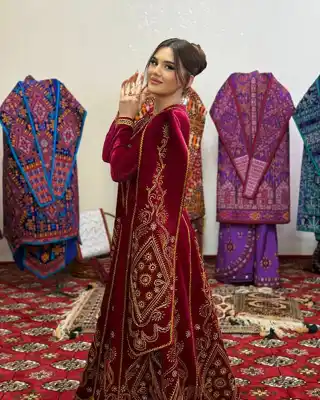 Türkmen fasonlar pombarh fasonlar Fasonlar 2025 fasonlar fason moda modalar Bezen bezen Türkmen fasonlar 2026 Türkmen fasonlar 2025 Türkmen fasonlar 2024 Türkmen fasonlar 2023 turkmenistan türkmenistan turkmen türkmen ashgabat  asgabat aşgabat balkan mary lebap dashoguz dasoguz daşoguz pombarh ponbarhat gulyupek gülýüpek stapel ştapel Gralan Çüýdeşen Abaýa Gadymy Krep Gurultaý 	Keteni Ýüpek Şifon Gipýur Lyon Welwet Atlas Kaşemir Streýç Suzana Ştapel Gülýüpek Pombarh Ýupka Gursakça Aksesuarlar Palto Penjek Okuw eşik Fata Sport eşik Uniforma Nakidka Öýme Şarf kompýuter ýaka ýaglyk Arenda köýnek 2nji el köýnek Taýyn köýnek Matalar Milli lybas milli lybaslar Toý köýnek Toý köýnekler toy koynek toy koynekler gundelik koynekler Gündelik	 
 köýnekler fata koynek Modern taze fason Eskiz koynektm turkmenkoynek türkmenkoynek fason moda moda fasonlar Iş eşik el iş	sada	ýakaly ýakasyz	keşdeli biserli	ýeňli giň nagyşly ýüregi açyk stoýka ýaka ýanly kombinasiýa 	zerli üsti aşak guşakly seçekli gysga ýeňli Panbarhat (Pombarh) Toý köýnek el iş, keşdeli, ýakasyz, ýanly, ýeňli, giň, nagyşly 17-25, 26-35 Goýy-gyzyl yaz, tomus, guyz