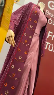 Türkmen fasonlar pombarh fasonlar Fasonlar 2025 fasonlar fason moda modalar Bezen bezen Türkmen fasonlar 2026 Türkmen fasonlar 2025 Türkmen fasonlar 2024 Türkmen fasonlar 2023 turkmenistan türkmenistan turkmen türkmen ashgabat  asgabat aşgabat balkan mary lebap dashoguz dasoguz daşoguz pombarh ponbarhat gulyupek gülýüpek stapel ştapel Gralan Çüýdeşen Abaýa Gadymy Krep Gurultaý 	Keteni Ýüpek Şifon Gipýur Lyon Welwet Atlas Kaşemir Streýç Suzana Ştapel Gülýüpek Pombarh Ýupka Gursakça Aksesuarlar Palto Penjek Okuw eşik Fata Sport eşik Uniforma Nakidka Öýme Şarf kompýuter ýaka ýaglyk Arenda köýnek 2nji el köýnek Taýyn köýnek Matalar Milli lybas milli lybaslar Toý köýnek Toý köýnekler toy koynek toy koynekler gundelik koynekler Gündelik	 
 köýnekler fata koynek Modern taze fason Eskiz koynektm turkmenkoynek türkmenkoynek fason moda moda fasonlar Iş eşik el iş	sada	ýakaly ýakasyz	keşdeli biserli	ýeňli giň nagyşly ýüregi açyk stoýka ýaka ýanly kombinasiýa 	zerli üsti aşak guşakly seçekli gysga ýeňli TürkmenTextile Expo 2025