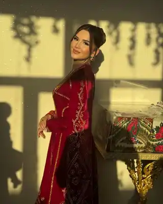 Türkmen fasonlar pombarh fasonlar Fasonlar 2025 fasonlar fason moda modalar Bezen bezen Türkmen fasonlar 2026 Türkmen fasonlar 2025 Türkmen fasonlar 2024 Türkmen fasonlar 2023 turkmenistan türkmenistan turkmen türkmen ashgabat  asgabat aşgabat balkan mary lebap dashoguz dasoguz daşoguz pombarh ponbarhat gulyupek gülýüpek stapel ştapel Gralan Çüýdeşen Abaýa Gadymy Krep Gurultaý 	Keteni Ýüpek Şifon Gipýur Lyon Welwet Atlas Kaşemir Streýç Suzana Ştapel Gülýüpek Pombarh Ýupka Gursakça Aksesuarlar Palto Penjek Okuw eşik Fata Sport eşik Uniforma Nakidka Öýme Şarf kompýuter ýaka ýaglyk Arenda köýnek 2nji el köýnek Taýyn köýnek Matalar Milli lybas milli lybaslar Toý köýnek Toý köýnekler toy koynek toy koynekler gundelik koynekler Gündelik	 
 köýnekler fata koynek Modern taze fason Eskiz koynektm turkmenkoynek türkmenkoynek fason moda moda fasonlar Iş eşik el iş	sada	ýakaly ýakasyz	keşdeli biserli	ýeňli giň nagyşly ýüregi açyk stoýka ýaka ýanly kombinasiýa 	zerli üsti aşak guşakly seçekli gysga ýeňli Panbarhat (Pombarh) Toý köýnek el iş, keşdeli, ýakasyz, ýanly, ýeňli, giň, nagyşly 17-25, 26-35 Goýy-gyzyl yaz, tomus, guyz