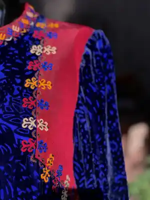 Türkmen fasonlar pombarh fasonlar Fasonlar 2025 fasonlar fason moda modalar Bezen bezen Türkmen fasonlar 2026 Türkmen fasonlar 2025 Türkmen fasonlar 2024 Türkmen fasonlar 2023 turkmenistan türkmenistan turkmen türkmen ashgabat  asgabat aşgabat balkan mary lebap dashoguz dasoguz daşoguz pombarh ponbarhat gulyupek gülýüpek stapel ştapel Gralan Çüýdeşen Abaýa Gadymy Krep Gurultaý 	Keteni Ýüpek Şifon Gipýur Lyon Welwet Atlas Kaşemir Streýç Suzana Ştapel Gülýüpek Pombarh Ýupka Gursakça Aksesuarlar Palto Penjek Okuw eşik Fata Sport eşik Uniforma Nakidka Öýme Şarf kompýuter ýaka ýaglyk Arenda köýnek 2nji el köýnek Taýyn köýnek Matalar Milli lybas milli lybaslar Toý köýnek Toý köýnekler toy koynek toy koynekler gundelik koynekler Gündelik	 
 köýnekler fata koynek Modern taze fason Eskiz koynektm turkmenkoynek türkmenkoynek fason moda moda fasonlar Iş eşik el iş	sada	ýakaly ýakasyz	keşdeli biserli	ýeňli giň nagyşly ýüregi açyk stoýka ýaka ýanly kombinasiýa 	zerli üsti aşak guşakly seçekli gysga ýeňli Keteni, Panbarhat (Pombarh)  keşdeli, ýakaly  Ak, Bežewyý, Goýy-gyzyl, Gyzyl, Goýy-gök, Sary