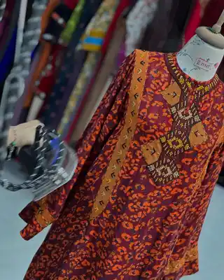 Türkmen fasonlar pombarh fasonlar Fasonlar 2025 fasonlar fason moda modalar Bezen bezen Türkmen fasonlar 2026 Türkmen fasonlar 2025 Türkmen fasonlar 2024 Türkmen fasonlar 2023 turkmenistan türkmenistan turkmen türkmen ashgabat  asgabat aşgabat balkan mary lebap dashoguz dasoguz daşoguz pombarh ponbarhat gulyupek gülýüpek stapel ştapel Gralan Çüýdeşen Abaýa Gadymy Krep Gurultaý 	Keteni Ýüpek Şifon Gipýur Lyon Welwet Atlas Kaşemir Streýç Suzana Ştapel Gülýüpek Pombarh Ýupka Gursakça Aksesuarlar Palto Penjek Okuw eşik Fata Sport eşik Uniforma Nakidka Öýme Şarf kompýuter ýaka ýaglyk Arenda köýnek 2nji el köýnek Taýyn köýnek Matalar Milli lybas milli lybaslar Toý köýnek Toý köýnekler toy koynek toy koynekler gundelik koynekler Gündelik	 
 köýnekler fata koynek Modern taze fason Eskiz koynektm turkmenkoynek türkmenkoynek fason moda moda fasonlar Iş eşik el iş	sada	ýakaly ýakasyz	keşdeli biserli	ýeňli giň nagyşly ýüregi açyk stoýka ýaka ýanly kombinasiýa 	zerli üsti aşak guşakly seçekli gysga ýeňli Suzana, Gülýüpek, Ýüpek Gündelik el iş, keşdeli, ýakaly, ýeňli, giň, nagyşly 17-25, 26-35, 35+ Gyzyl, Mämişi, Goňur yaz, tomus