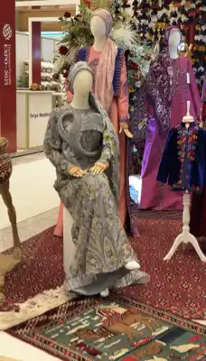 Türkmen fasonlar pombarh fasonlar Fasonlar 2025 fasonlar fason moda modalar Bezen bezen Türkmen fasonlar 2026 Türkmen fasonlar 2025 Türkmen fasonlar 2024 Türkmen fasonlar 2023 turkmenistan türkmenistan turkmen türkmen ashgabat  asgabat aşgabat balkan mary lebap dashoguz dasoguz daşoguz pombarh ponbarhat gulyupek gülýüpek stapel ştapel Gralan Çüýdeşen Abaýa Gadymy Krep Gurultaý 	Keteni Ýüpek Şifon Gipýur Lyon Welwet Atlas Kaşemir Streýç Suzana Ştapel Gülýüpek Pombarh Ýupka Gursakça Aksesuarlar Palto Penjek Okuw eşik Fata Sport eşik Uniforma Nakidka Öýme Şarf kompýuter ýaka ýaglyk Arenda köýnek 2nji el köýnek Taýyn köýnek Matalar Milli lybas milli lybaslar Toý köýnek Toý köýnekler toy koynek toy koynekler gundelik koynekler Gündelik	 
 köýnekler fata koynek Modern taze fason Eskiz koynektm turkmenkoynek türkmenkoynek fason moda moda fasonlar Iş eşik el iş	sada	ýakaly ýakasyz	keşdeli biserli	ýeňli giň nagyşly ýüregi açyk stoýka ýaka ýanly kombinasiýa 	zerli üsti aşak guşakly seçekli gysga ýeňli Keteni, Şifon, Şantu, Panbarhat (Pombarh) Toý köýnek, Modern TürkmenTextile Expo 2025 -12, 35+ Goýy-gyzyl, Wizon, Gülgüne, Pudra, Goýy-gök yaz, guyz, gysh