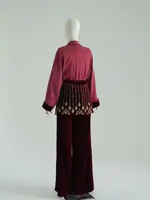 Türkmen fasonlar pombarh fasonlar Fasonlar 2025 fasonlar fason moda modalar Bezen bezen Türkmen fasonlar 2026 Türkmen fasonlar 2025 Türkmen fasonlar 2024 Türkmen fasonlar 2023 turkmenistan türkmenistan turkmen türkmen ashgabat  asgabat aşgabat balkan mary lebap dashoguz dasoguz daşoguz pombarh ponbarhat gulyupek gülýüpek stapel ştapel Gralan Çüýdeşen Abaýa Gadymy Krep Gurultaý 	Keteni Ýüpek Şifon Gipýur Lyon Welwet Atlas Kaşemir Streýç Suzana Ştapel Gülýüpek Pombarh Ýupka Gursakça Aksesuarlar Palto Penjek Okuw eşik Fata Sport eşik Uniforma Nakidka Öýme Şarf kompýuter ýaka ýaglyk Arenda köýnek 2nji el köýnek Taýyn köýnek Matalar Milli lybas milli lybaslar Toý köýnek Toý köýnekler toy koynek toy koynekler gundelik koynekler Gündelik	 
 köýnekler fata koynek Modern taze fason Eskiz koynektm turkmenkoynek türkmenkoynek fason moda moda fasonlar Iş eşik el iş	sada	ýakaly ýakasyz	keşdeli biserli	ýeňli giň nagyşly ýüregi açyk stoýka ýaka ýanly kombinasiýa 	zerli üsti aşak guşakly seçekli gysga ýeňli Panbarhat (Pombarh) Modern el iş, keşdeli, ýakasyz, ýeňli, giň, guşakly, üsti aşak, nagyşly 17-25, 26-35 Goýy-gyzyl, Gülgüne yaz, guyz Taýyn köýnek