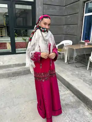 Türkmen fasonlar pombarh fasonlar Fasonlar 2025 fasonlar fason moda modalar Bezen bezen Türkmen fasonlar 2026 Türkmen fasonlar 2025 Türkmen fasonlar 2024 Türkmen fasonlar 2023 turkmenistan türkmenistan turkmen türkmen ashgabat  asgabat aşgabat balkan mary lebap dashoguz dasoguz daşoguz pombarh ponbarhat gulyupek gülýüpek stapel ştapel Gralan Çüýdeşen Abaýa Gadymy Krep Gurultaý 	Keteni Ýüpek Şifon Gipýur Lyon Welwet Atlas Kaşemir Streýç Suzana Ştapel Gülýüpek Pombarh Ýupka Gursakça Aksesuarlar Palto Penjek Okuw eşik Fata Sport eşik Uniforma Nakidka Öýme Şarf kompýuter ýaka ýaglyk Arenda köýnek 2nji el köýnek Taýyn köýnek Matalar Milli lybas milli lybaslar Toý köýnek Toý köýnekler toy koynek toy koynekler gundelik koynekler Gündelik	 
 köýnekler fata koynek Modern taze fason Eskiz koynektm turkmenkoynek türkmenkoynek fason moda moda fasonlar Iş eşik el iş	sada	ýakaly ýakasyz	keşdeli biserli	ýeňli giň nagyşly ýüregi açyk stoýka ýaka ýanly kombinasiýa 	zerli üsti aşak guşakly seçekli gysga ýeňli Panbarhat (Pombarh), Keteni, Şantu Toý köýnek, Milli lybas el iş, keşdeli, ýakaly, ýeňli, giň, nagyşly 17-25, 26-35 Goýy-gyzyl, Gyzyl yaz, tomus, guyz, gysh
