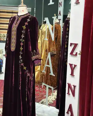 Türkmen fasonlar pombarh fasonlar Fasonlar 2025 fasonlar fason moda modalar Bezen bezen Türkmen fasonlar 2026 Türkmen fasonlar 2025 Türkmen fasonlar 2024 Türkmen fasonlar 2023 turkmenistan türkmenistan turkmen türkmen ashgabat  asgabat aşgabat balkan mary lebap dashoguz dasoguz daşoguz pombarh ponbarhat gulyupek gülýüpek stapel ştapel Gralan Çüýdeşen Abaýa Gadymy Krep Gurultaý 	Keteni Ýüpek Şifon Gipýur Lyon Welwet Atlas Kaşemir Streýç Suzana Ştapel Gülýüpek Pombarh Ýupka Gursakça Aksesuarlar Palto Penjek Okuw eşik Fata Sport eşik Uniforma Nakidka Öýme Şarf kompýuter ýaka ýaglyk Arenda köýnek 2nji el köýnek Taýyn köýnek Matalar Milli lybas milli lybaslar Toý köýnek Toý köýnekler toy koynek toy koynekler gundelik koynekler Gündelik	 
 köýnekler fata koynek Modern taze fason Eskiz koynektm turkmenkoynek türkmenkoynek fason moda moda fasonlar Iş eşik el iş	sada	ýakaly ýakasyz	keşdeli biserli	ýeňli giň nagyşly ýüregi açyk stoýka ýaka ýanly kombinasiýa 	zerli üsti aşak guşakly seçekli gysga ýeňli Panbarhat (Pombarh) Toý köýnek el iş, keşdeli, sada, ýakaly, ýeňli, giň, nagyşly 17-25, 26-35, 35+ Goýy-gök, #4B2C75 gysh