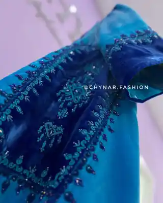 Türkmen fasonlar pombarh fasonlar Fasonlar 2025 fasonlar fason moda modalar Bezen bezen Türkmen fasonlar 2026 Türkmen fasonlar 2025 Türkmen fasonlar 2024 Türkmen fasonlar 2023 turkmenistan türkmenistan turkmen türkmen ashgabat  asgabat aşgabat balkan mary lebap dashoguz dasoguz daşoguz pombarh ponbarhat gulyupek gülýüpek stapel ştapel Gralan Çüýdeşen Abaýa Gadymy Krep Gurultaý 	Keteni Ýüpek Şifon Gipýur Lyon Welwet Atlas Kaşemir Streýç Suzana Ştapel Gülýüpek Pombarh Ýupka Gursakça Aksesuarlar Palto Penjek Okuw eşik Fata Sport eşik Uniforma Nakidka Öýme Şarf kompýuter ýaka ýaglyk Arenda köýnek 2nji el köýnek Taýyn köýnek Matalar Milli lybas milli lybaslar Toý köýnek Toý köýnekler toy koynek toy koynekler gundelik koynekler Gündelik	 
 köýnekler fata koynek Modern taze fason Eskiz koynektm turkmenkoynek türkmenkoynek fason moda moda fasonlar Iş eşik el iş	sada	ýakaly ýakasyz	keşdeli biserli	ýeňli giň nagyşly ýüregi açyk stoýka ýaka ýanly kombinasiýa 	zerli üsti aşak guşakly seçekli gysga ýeňli Panbarhat (Pombarh) Toý köýnek ýakasyz, biserli, giň 17-25, 26-35 Gök, Goýy-gök