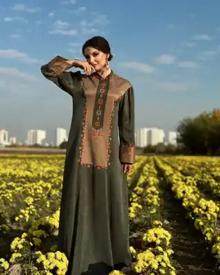 Türkmen fasonlar pombarh fasonlar Fasonlar 2025 fasonlar fason moda modalar Bezen bezen Türkmen fasonlar 2026 Türkmen fasonlar 2025 Türkmen fasonlar 2024 Türkmen fasonlar 2023 turkmenistan türkmenistan turkmen türkmen ashgabat  asgabat aşgabat balkan mary lebap dashoguz dasoguz daşoguz pombarh ponbarhat gulyupek gülýüpek stapel ştapel Gralan Çüýdeşen Abaýa Gadymy Krep Gurultaý 	Keteni Ýüpek Şifon Gipýur Lyon Welwet Atlas Kaşemir Streýç Suzana Ştapel Gülýüpek Pombarh Ýupka Gursakça Aksesuarlar Palto Penjek Okuw eşik Fata Sport eşik Uniforma Nakidka Öýme Şarf kompýuter ýaka ýaglyk Arenda köýnek 2nji el köýnek Taýyn köýnek Matalar Milli lybas milli lybaslar Toý köýnek Toý köýnekler toy koynek toy koynekler gundelik koynekler Gündelik	 
 köýnekler fata koynek Modern taze fason Eskiz koynektm turkmenkoynek türkmenkoynek fason moda moda fasonlar Iş eşik el iş	sada	ýakaly ýakasyz	keşdeli biserli	ýeňli giň nagyşly ýüregi açyk stoýka ýaka ýanly kombinasiýa 	zerli üsti aşak guşakly seçekli gysga ýeňli Gülýüpek Toý köýnek el iş, ýakaly  Goňur, Goýy-ýaşyl