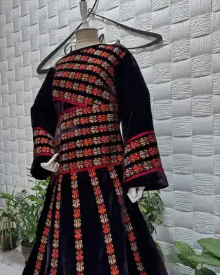 Türkmen fasonlar pombarh fasonlar Fasonlar 2025 fasonlar fason moda modalar Bezen bezen Türkmen fasonlar 2026 Türkmen fasonlar 2025 Türkmen fasonlar 2024 Türkmen fasonlar 2023 turkmenistan türkmenistan turkmen türkmen ashgabat  asgabat aşgabat balkan mary lebap dashoguz dasoguz daşoguz pombarh ponbarhat gulyupek gülýüpek stapel ştapel Gralan Çüýdeşen Abaýa Gadymy Krep Gurultaý 	Keteni Ýüpek Şifon Gipýur Lyon Welwet Atlas Kaşemir Streýç Suzana Ştapel Gülýüpek Pombarh Ýupka Gursakça Aksesuarlar Palto Penjek Okuw eşik Fata Sport eşik Uniforma Nakidka Öýme Şarf kompýuter ýaka ýaglyk Arenda köýnek 2nji el köýnek Taýyn köýnek Matalar Milli lybas milli lybaslar Toý köýnek Toý köýnekler toy koynek toy koynekler gundelik koynekler Gündelik	 
 köýnekler fata koynek Modern taze fason Eskiz koynektm turkmenkoynek türkmenkoynek fason moda moda fasonlar Iş eşik el iş	sada	ýakaly ýakasyz	keşdeli biserli	ýeňli giň nagyşly ýüregi açyk stoýka ýaka ýanly kombinasiýa 	zerli üsti aşak guşakly seçekli gysga ýeňli Panbarhat (Pombarh) Toý köýnek el iş, ýakaly, ýeňli, nagyşly 26-35, 35+ Gara, #4B2C75 yaz