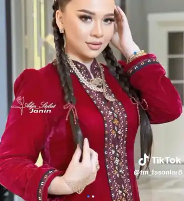 Türkmen fasonlar pombarh fasonlar Fasonlar 2025 fasonlar fason moda modalar Bezen bezen Türkmen fasonlar 2026 Türkmen fasonlar 2025 Türkmen fasonlar 2024 Türkmen fasonlar 2023 turkmenistan türkmenistan turkmen türkmen ashgabat  asgabat aşgabat balkan mary lebap dashoguz dasoguz daşoguz pombarh ponbarhat gulyupek gülýüpek stapel ştapel Gralan Çüýdeşen Abaýa Gadymy Krep Gurultaý 	Keteni Ýüpek Şifon Gipýur Lyon Welwet Atlas Kaşemir Streýç Suzana Ştapel Gülýüpek Pombarh Ýupka Gursakça Aksesuarlar Palto Penjek Okuw eşik Fata Sport eşik Uniforma Nakidka Öýme Şarf kompýuter ýaka ýaglyk Arenda köýnek 2nji el köýnek Taýyn köýnek Matalar Milli lybas milli lybaslar Toý köýnek Toý köýnekler toy koynek toy koynekler gundelik koynekler Gündelik	 
 köýnekler fata koynek Modern taze fason Eskiz koynektm turkmenkoynek türkmenkoynek fason moda moda fasonlar Iş eşik el iş	sada	ýakaly ýakasyz	keşdeli biserli	ýeňli giň nagyşly ýüregi açyk stoýka ýaka ýanly kombinasiýa 	zerli üsti aşak guşakly seçekli gysga ýeňli Panbarhat (Pombarh), Tulky  ýakaly, ýeňli, giň 17-25, 26-35 Goýy-gyzyl yaz, tomus, guyz, gysh