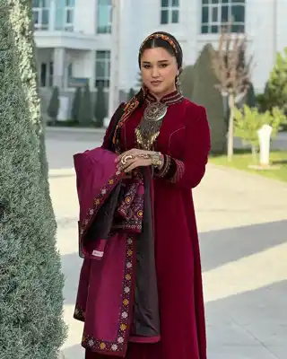 Türkmen fasonlar pombarh fasonlar Fasonlar 2025 fasonlar fason moda modalar Bezen bezen Türkmen fasonlar 2026 Türkmen fasonlar 2025 Türkmen fasonlar 2024 Türkmen fasonlar 2023 turkmenistan türkmenistan turkmen türkmen ashgabat  asgabat aşgabat balkan mary lebap dashoguz dasoguz daşoguz pombarh ponbarhat gulyupek gülýüpek stapel ştapel Gralan Çüýdeşen Abaýa Gadymy Krep Gurultaý 	Keteni Ýüpek Şifon Gipýur Lyon Welwet Atlas Kaşemir Streýç Suzana Ştapel Gülýüpek Pombarh Ýupka Gursakça Aksesuarlar Palto Penjek Okuw eşik Fata Sport eşik Uniforma Nakidka Öýme Şarf kompýuter ýaka ýaglyk Arenda köýnek 2nji el köýnek Taýyn köýnek Matalar Milli lybas milli lybaslar Toý köýnek Toý köýnekler toy koynek toy koynekler gundelik koynekler Gündelik	 
 köýnekler fata koynek Modern taze fason Eskiz koynektm turkmenkoynek türkmenkoynek fason moda moda fasonlar Iş eşik el iş	sada	ýakaly ýakasyz	keşdeli biserli	ýeňli giň nagyşly ýüregi açyk stoýka ýaka ýanly kombinasiýa 	zerli üsti aşak guşakly seçekli gysga ýeňli Panbarhat (Pombarh) Toý köýnek, Milli lybas el iş, keşdeli, ýakaly, ýanly, ýeňli, giň, nagyşly 26-35 Goýy-gyzyl
