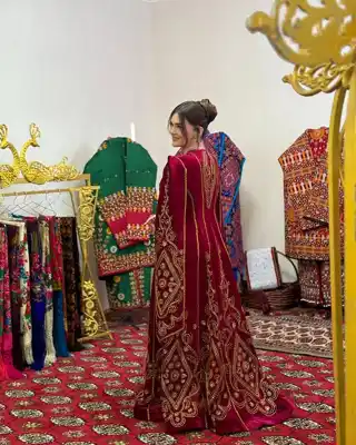 Türkmen fasonlar pombarh fasonlar Fasonlar 2025 fasonlar fason moda modalar Bezen bezen Türkmen fasonlar 2026 Türkmen fasonlar 2025 Türkmen fasonlar 2024 Türkmen fasonlar 2023 turkmenistan türkmenistan turkmen türkmen ashgabat  asgabat aşgabat balkan mary lebap dashoguz dasoguz daşoguz pombarh ponbarhat gulyupek gülýüpek stapel ştapel Gralan Çüýdeşen Abaýa Gadymy Krep Gurultaý 	Keteni Ýüpek Şifon Gipýur Lyon Welwet Atlas Kaşemir Streýç Suzana Ştapel Gülýüpek Pombarh Ýupka Gursakça Aksesuarlar Palto Penjek Okuw eşik Fata Sport eşik Uniforma Nakidka Öýme Şarf kompýuter ýaka ýaglyk Arenda köýnek 2nji el köýnek Taýyn köýnek Matalar Milli lybas milli lybaslar Toý köýnek Toý köýnekler toy koynek toy koynekler gundelik koynekler Gündelik	 
 köýnekler fata koynek Modern taze fason Eskiz koynektm turkmenkoynek türkmenkoynek fason moda moda fasonlar Iş eşik el iş	sada	ýakaly ýakasyz	keşdeli biserli	ýeňli giň nagyşly ýüregi açyk stoýka ýaka ýanly kombinasiýa 	zerli üsti aşak guşakly seçekli gysga ýeňli Panbarhat (Pombarh) Toý köýnek el iş, keşdeli, ýakasyz, ýanly, ýeňli, giň, nagyşly 17-25, 26-35 Goýy-gyzyl yaz, tomus, guyz