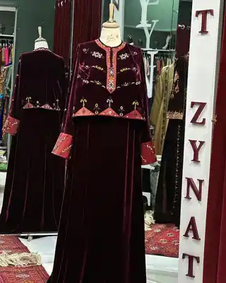 Türkmen fasonlar pombarh fasonlar Fasonlar 2025 fasonlar fason moda modalar Bezen bezen Türkmen fasonlar 2026 Türkmen fasonlar 2025 Türkmen fasonlar 2024 Türkmen fasonlar 2023 turkmenistan türkmenistan turkmen türkmen ashgabat  asgabat aşgabat balkan mary lebap dashoguz dasoguz daşoguz pombarh ponbarhat gulyupek gülýüpek stapel ştapel Gralan Çüýdeşen Abaýa Gadymy Krep Gurultaý 	Keteni Ýüpek Şifon Gipýur Lyon Welwet Atlas Kaşemir Streýç Suzana Ştapel Gülýüpek Pombarh Ýupka Gursakça Aksesuarlar Palto Penjek Okuw eşik Fata Sport eşik Uniforma Nakidka Öýme Şarf kompýuter ýaka ýaglyk Arenda köýnek 2nji el köýnek Taýyn köýnek Matalar Milli lybas milli lybaslar Toý köýnek Toý köýnekler toy koynek toy koynekler gundelik koynekler Gündelik	 
 köýnekler fata koynek Modern taze fason Eskiz koynektm turkmenkoynek türkmenkoynek fason moda moda fasonlar Iş eşik el iş	sada	ýakaly ýakasyz	keşdeli biserli	ýeňli giň nagyşly ýüregi açyk stoýka ýaka ýanly kombinasiýa 	zerli üsti aşak guşakly seçekli gysga ýeňli Panbarhat (Pombarh) Toý köýnek el iş, keşdeli, ýakaly, ýeňli, giň, nagyşly 26-35, 35+ #4B2C75 gysh