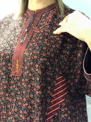 Türkmen fasonlar pombarh fasonlar Fasonlar 2025 fasonlar fason moda modalar Bezen bezen Türkmen fasonlar 2026 Türkmen fasonlar 2025 Türkmen fasonlar 2024 Türkmen fasonlar 2023 turkmenistan türkmenistan turkmen türkmen ashgabat  asgabat aşgabat balkan mary lebap dashoguz dasoguz daşoguz pombarh ponbarhat gulyupek gülýüpek stapel ştapel Gralan Çüýdeşen Abaýa Gadymy Krep Gurultaý 	Keteni Ýüpek Şifon Gipýur Lyon Welwet Atlas Kaşemir Streýç Suzana Ştapel Gülýüpek Pombarh Ýupka Gursakça Aksesuarlar Palto Penjek Okuw eşik Fata Sport eşik Uniforma Nakidka Öýme Şarf kompýuter ýaka ýaglyk Arenda köýnek 2nji el köýnek Taýyn köýnek Matalar Milli lybas milli lybaslar Toý köýnek Toý köýnekler toy koynek toy koynekler gundelik koynekler Gündelik	 
 köýnekler fata koynek Modern taze fason Eskiz koynektm turkmenkoynek türkmenkoynek fason moda moda fasonlar Iş eşik el iş	sada	ýakaly ýakasyz	keşdeli biserli	ýeňli giň nagyşly ýüregi açyk stoýka ýaka ýanly kombinasiýa 	zerli üsti aşak guşakly seçekli gysga ýeňli Ştapel Gündelik el iş, ýakaly, biserli, ýeňli, giň 17-25, 26-35 Gara, Goýy-gyzyl tomus