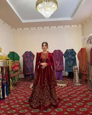 Türkmen fasonlar pombarh fasonlar Fasonlar 2025 fasonlar fason moda modalar Bezen bezen Türkmen fasonlar 2026 Türkmen fasonlar 2025 Türkmen fasonlar 2024 Türkmen fasonlar 2023 turkmenistan türkmenistan turkmen türkmen ashgabat  asgabat aşgabat balkan mary lebap dashoguz dasoguz daşoguz pombarh ponbarhat gulyupek gülýüpek stapel ştapel Gralan Çüýdeşen Abaýa Gadymy Krep Gurultaý 	Keteni Ýüpek Şifon Gipýur Lyon Welwet Atlas Kaşemir Streýç Suzana Ştapel Gülýüpek Pombarh Ýupka Gursakça Aksesuarlar Palto Penjek Okuw eşik Fata Sport eşik Uniforma Nakidka Öýme Şarf kompýuter ýaka ýaglyk Arenda köýnek 2nji el köýnek Taýyn köýnek Matalar Milli lybas milli lybaslar Toý köýnek Toý köýnekler toy koynek toy koynekler gundelik koynekler Gündelik	 
 köýnekler fata koynek Modern taze fason Eskiz koynektm turkmenkoynek türkmenkoynek fason moda moda fasonlar Iş eşik el iş	sada	ýakaly ýakasyz	keşdeli biserli	ýeňli giň nagyşly ýüregi açyk stoýka ýaka ýanly kombinasiýa 	zerli üsti aşak guşakly seçekli gysga ýeňli Panbarhat (Pombarh) Toý köýnek el iş, keşdeli, ýakasyz, ýanly, ýeňli, giň, nagyşly 17-25, 26-35 Goýy-gyzyl yaz, tomus, guyz