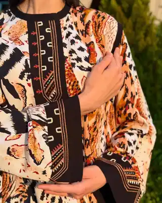 Türkmen fasonlar pombarh fasonlar Fasonlar 2025 fasonlar fason moda modalar Bezen bezen Türkmen fasonlar 2026 Türkmen fasonlar 2025 Türkmen fasonlar 2024 Türkmen fasonlar 2023 turkmenistan türkmenistan turkmen türkmen ashgabat  asgabat aşgabat balkan mary lebap dashoguz dasoguz daşoguz pombarh ponbarhat gulyupek gülýüpek stapel ştapel Gralan Çüýdeşen Abaýa Gadymy Krep Gurultaý 	Keteni Ýüpek Şifon Gipýur Lyon Welwet Atlas Kaşemir Streýç Suzana Ştapel Gülýüpek Pombarh Ýupka Gursakça Aksesuarlar Palto Penjek Okuw eşik Fata Sport eşik Uniforma Nakidka Öýme Şarf kompýuter ýaka ýaglyk Arenda köýnek 2nji el köýnek Taýyn köýnek Matalar Milli lybas milli lybaslar Toý köýnek Toý köýnekler toy koynek toy koynekler gundelik koynekler Gündelik	 
 köýnekler fata koynek Modern taze fason Eskiz koynektm turkmenkoynek türkmenkoynek fason moda moda fasonlar Iş eşik el iş	sada	ýakaly ýakasyz	keşdeli biserli	ýeňli giň nagyşly ýüregi açyk stoýka ýaka ýanly kombinasiýa 	zerli üsti aşak guşakly seçekli gysga ýeňli Ştapel Gündelik el iş, ýakaly, ýeňli, giň 26-35 Gara, Ak, Bežewyý, Gyzyl, Mämişi, Goňur, Sary tomus