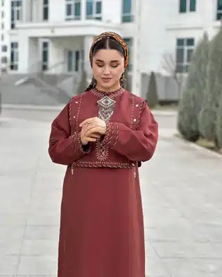Türkmen fasonlar pombarh fasonlar Fasonlar 2025 fasonlar fason moda modalar Bezen bezen Türkmen fasonlar 2026 Türkmen fasonlar 2025 Türkmen fasonlar 2024 Türkmen fasonlar 2023 turkmenistan türkmenistan turkmen türkmen ashgabat  asgabat aşgabat balkan mary lebap dashoguz dasoguz daşoguz pombarh ponbarhat gulyupek gülýüpek stapel ştapel Gralan Çüýdeşen Abaýa Gadymy Krep Gurultaý 	Keteni Ýüpek Şifon Gipýur Lyon Welwet Atlas Kaşemir Streýç Suzana Ştapel Gülýüpek Pombarh Ýupka Gursakça Aksesuarlar Palto Penjek Okuw eşik Fata Sport eşik Uniforma Nakidka Öýme Şarf kompýuter ýaka ýaglyk Arenda köýnek 2nji el köýnek Taýyn köýnek Matalar Milli lybas milli lybaslar Toý köýnek Toý köýnekler toy koynek toy koynekler gundelik koynekler Gündelik	 
 köýnekler fata koynek Modern taze fason Eskiz koynektm turkmenkoynek türkmenkoynek fason moda moda fasonlar Iş eşik el iş	sada	ýakaly ýakasyz	keşdeli biserli	ýeňli giň nagyşly ýüregi açyk stoýka ýaka ýanly kombinasiýa 	zerli üsti aşak guşakly seçekli gysga ýeňli Keteni, Lyon Milli lybas el iş, ýakaly, ýeňli, giň, üsti aşak 26-35, 35+ Goňur yaz, guyz