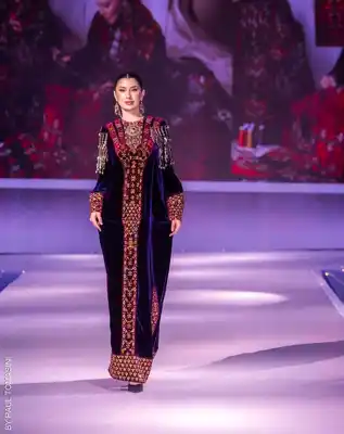 Türkmen fasonlar pombarh fasonlar Fasonlar 2025 fasonlar fason moda modalar Bezen bezen Türkmen fasonlar 2026 Türkmen fasonlar 2025 Türkmen fasonlar 2024 Türkmen fasonlar 2023 turkmenistan türkmenistan turkmen türkmen ashgabat  asgabat aşgabat balkan mary lebap dashoguz dasoguz daşoguz pombarh ponbarhat gulyupek gülýüpek stapel ştapel Gralan Çüýdeşen Abaýa Gadymy Krep Gurultaý 	Keteni Ýüpek Şifon Gipýur Lyon Welwet Atlas Kaşemir Streýç Suzana Ştapel Gülýüpek Pombarh Ýupka Gursakça Aksesuarlar Palto Penjek Okuw eşik Fata Sport eşik Uniforma Nakidka Öýme Şarf kompýuter ýaka ýaglyk Arenda köýnek 2nji el köýnek Taýyn köýnek Matalar Milli lybas milli lybaslar Toý köýnek Toý köýnekler toy koynek toy koynekler gundelik koynekler Gündelik	 
 köýnekler fata koynek Modern taze fason Eskiz koynektm turkmenkoynek türkmenkoynek fason moda moda fasonlar Iş eşik el iş	sada	ýakaly ýakasyz	keşdeli biserli	ýeňli giň nagyşly ýüregi açyk stoýka ýaka ýanly kombinasiýa 	zerli üsti aşak guşakly seçekli gysga ýeňli Panbarhat (Pombarh) Toý köýnek, Modern, Milli lybas el iş, keşdeli, ýakaly, ýeňli, giň, nagyşly 17-25, 26-35, 35+ Goýy-gök yaz, guyz, gysh