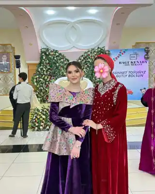 Türkmen fasonlar pombarh fasonlar Fasonlar 2025 fasonlar fason moda modalar Bezen bezen Türkmen fasonlar 2026 Türkmen fasonlar 2025 Türkmen fasonlar 2024 Türkmen fasonlar 2023 turkmenistan türkmenistan turkmen türkmen ashgabat  asgabat aşgabat balkan mary lebap dashoguz dasoguz daşoguz pombarh ponbarhat gulyupek gülýüpek stapel ştapel Gralan Çüýdeşen Abaýa Gadymy Krep Gurultaý 	Keteni Ýüpek Şifon Gipýur Lyon Welwet Atlas Kaşemir Streýç Suzana Ştapel Gülýüpek Pombarh Ýupka Gursakça Aksesuarlar Palto Penjek Okuw eşik Fata Sport eşik Uniforma Nakidka Öýme Şarf kompýuter ýaka ýaglyk Arenda köýnek 2nji el köýnek Taýyn köýnek Matalar Milli lybas milli lybaslar Toý köýnek Toý köýnekler toy koynek toy koynekler gundelik koynekler Gündelik	 
 köýnekler fata koynek Modern taze fason Eskiz koynektm turkmenkoynek türkmenkoynek fason moda moda fasonlar Iş eşik el iş	sada	ýakaly ýakasyz	keşdeli biserli	ýeňli giň nagyşly ýüregi açyk stoýka ýaka ýanly kombinasiýa 	zerli üsti aşak guşakly seçekli gysga ýeňli Panbarhat (Pombarh) Toý köýnek el iş, keşdeli, ýakasyz, ýeňli 12-16, 17-25, 26-35 Benewşe
