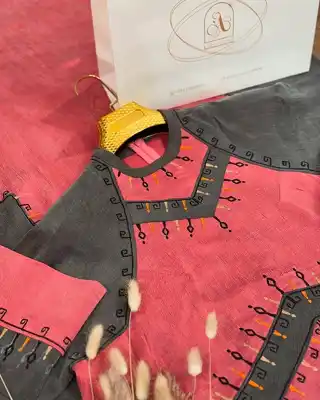 Türkmen fasonlar pombarh fasonlar Fasonlar 2025 fasonlar fason moda modalar Bezen bezen Türkmen fasonlar 2026 Türkmen fasonlar 2025 Türkmen fasonlar 2024 Türkmen fasonlar 2023 turkmenistan türkmenistan turkmen türkmen ashgabat  asgabat aşgabat balkan mary lebap dashoguz dasoguz daşoguz pombarh ponbarhat gulyupek gülýüpek stapel ştapel Gralan Çüýdeşen Abaýa Gadymy Krep Gurultaý 	Keteni Ýüpek Şifon Gipýur Lyon Welwet Atlas Kaşemir Streýç Suzana Ştapel Gülýüpek Pombarh Ýupka Gursakça Aksesuarlar Palto Penjek Okuw eşik Fata Sport eşik Uniforma Nakidka Öýme Şarf kompýuter ýaka ýaglyk Arenda köýnek 2nji el köýnek Taýyn köýnek Matalar Milli lybas milli lybaslar Toý köýnek Toý köýnekler toy koynek toy koynekler gundelik koynekler Gündelik	 
 köýnekler fata koynek Modern taze fason Eskiz koynektm turkmenkoynek türkmenkoynek fason moda moda fasonlar Iş eşik el iş	sada	ýakaly ýakasyz	keşdeli biserli	ýeňli giň nagyşly ýüregi açyk stoýka ýaka ýanly kombinasiýa 	zerli üsti aşak guşakly seçekli gysga ýeňli Gülýüpek Gündelik el iş, ýakasyz, ýeňli, giň, nagyşly 26-35 Gülgüne, Goýy-çal tomus, guyz
